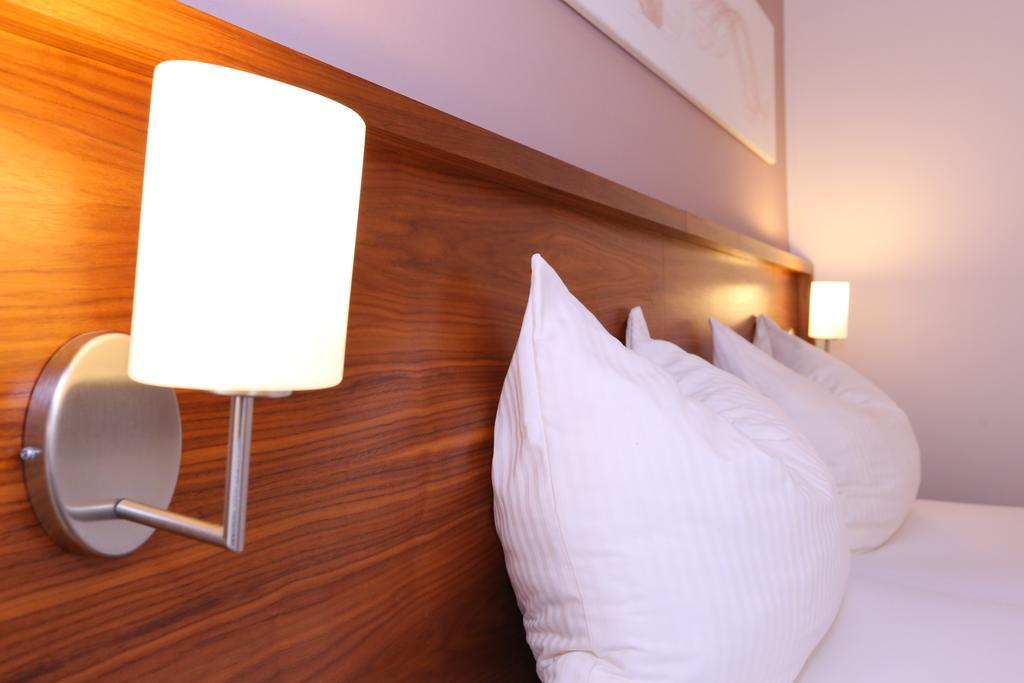 Hotel & Konditorei May Neufeld an der Leitha Room photo